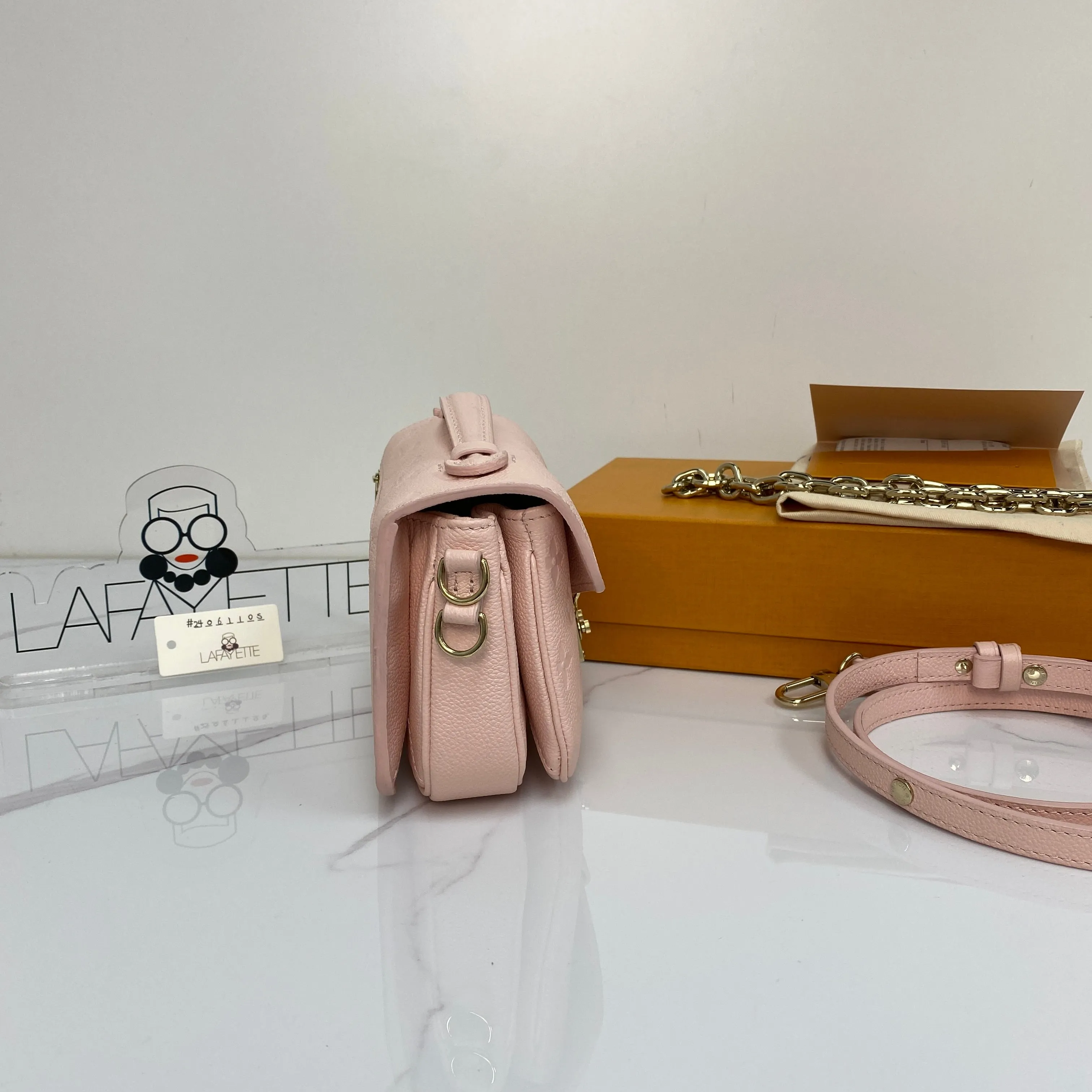 Louis Vuitton Pochette Metis East West