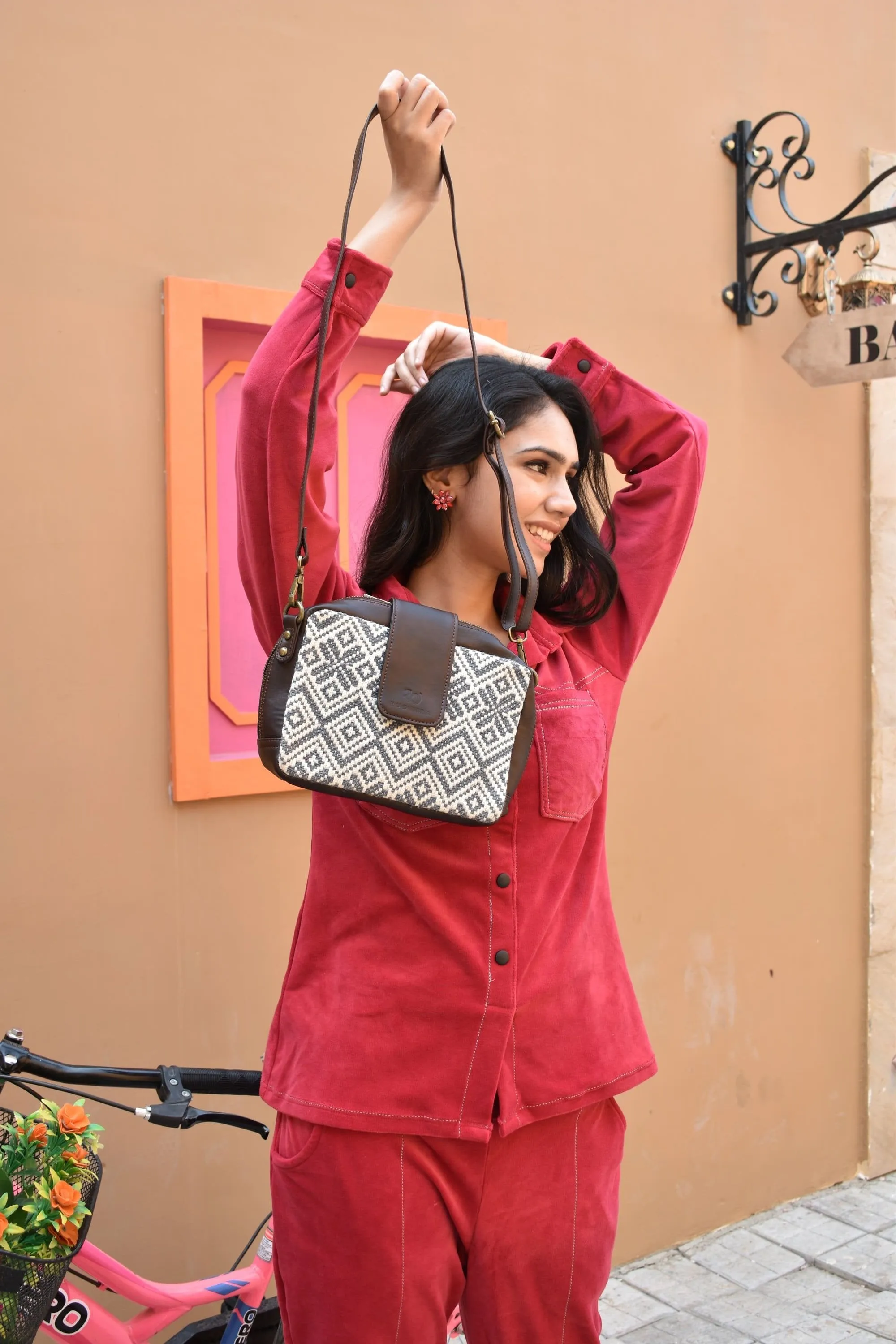 Rudhira Diamond boxes Crossbody / sling bag